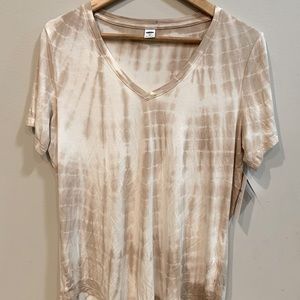 2 Old Navy Women’s Tops